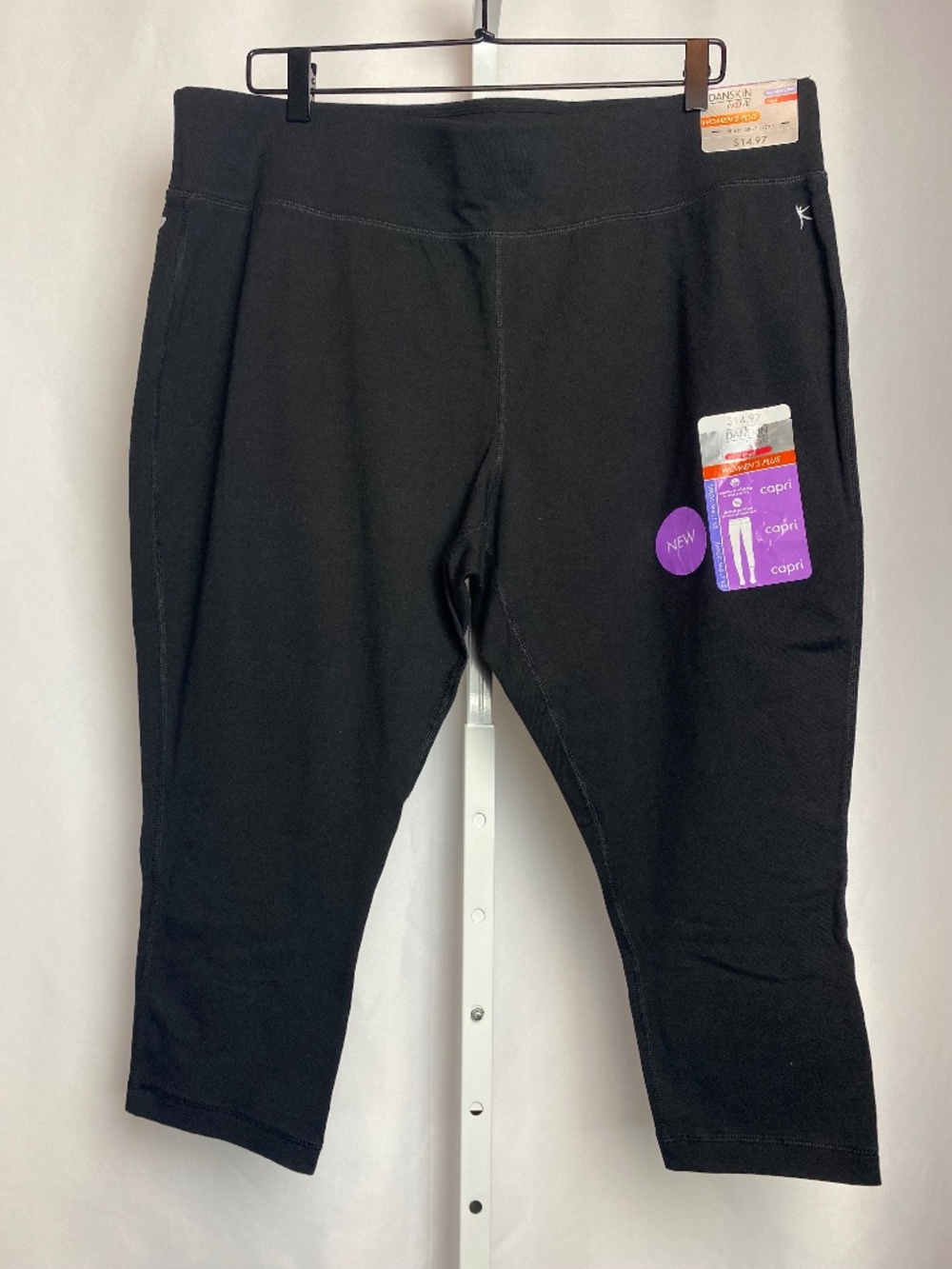 NWT Danskin Now Womenʻs Plus Size Black Pull On Fitted Capri Stretch Pant 2x